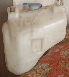 Volkswagen Golf бачок стеклоомывателя